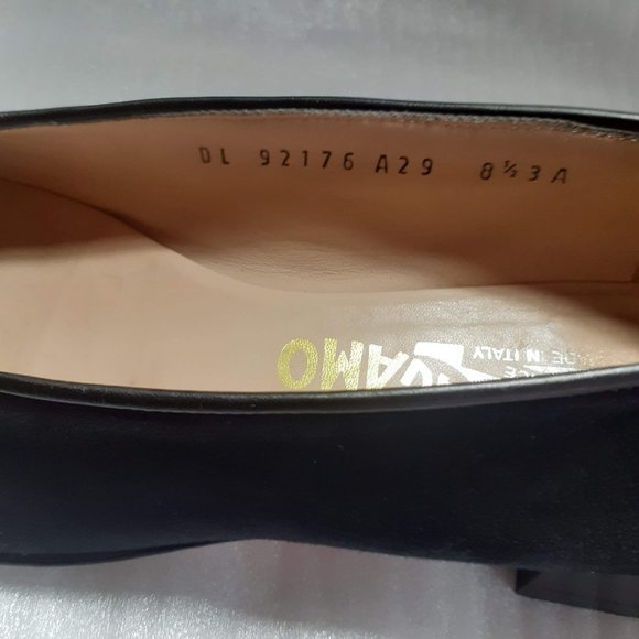 SALVATORE FERRAGAMO CLASSIC LOGO SOFT SUEDE+PATENT LEATHER SQUARE TOE LOW PUMP 8 - Picture 6 of 7
